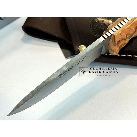 Cuchillo Nieto Coyote 2058 Madera de Olivo